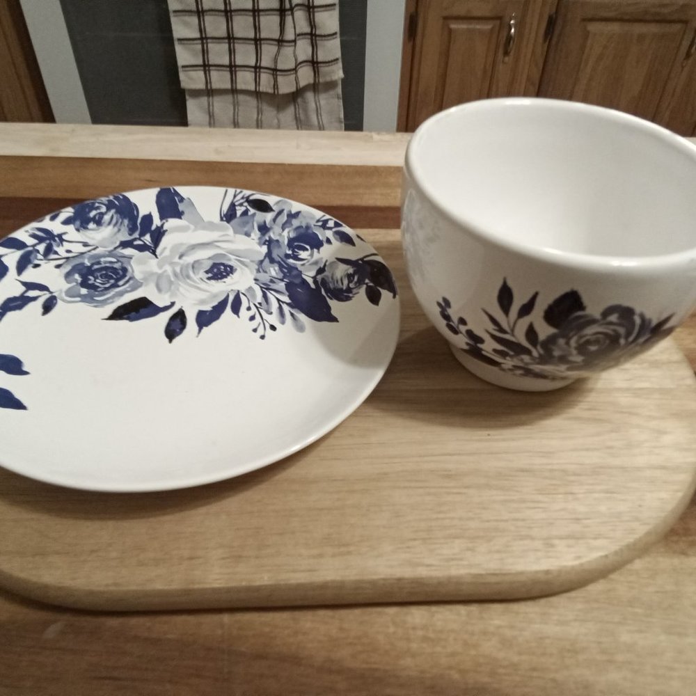 vintage dutch garden teleflora  blue roses teacup